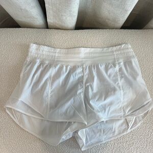 LIKE NEW! LULU SHORTS hotty hot high rise- 2.5 inch size 8
